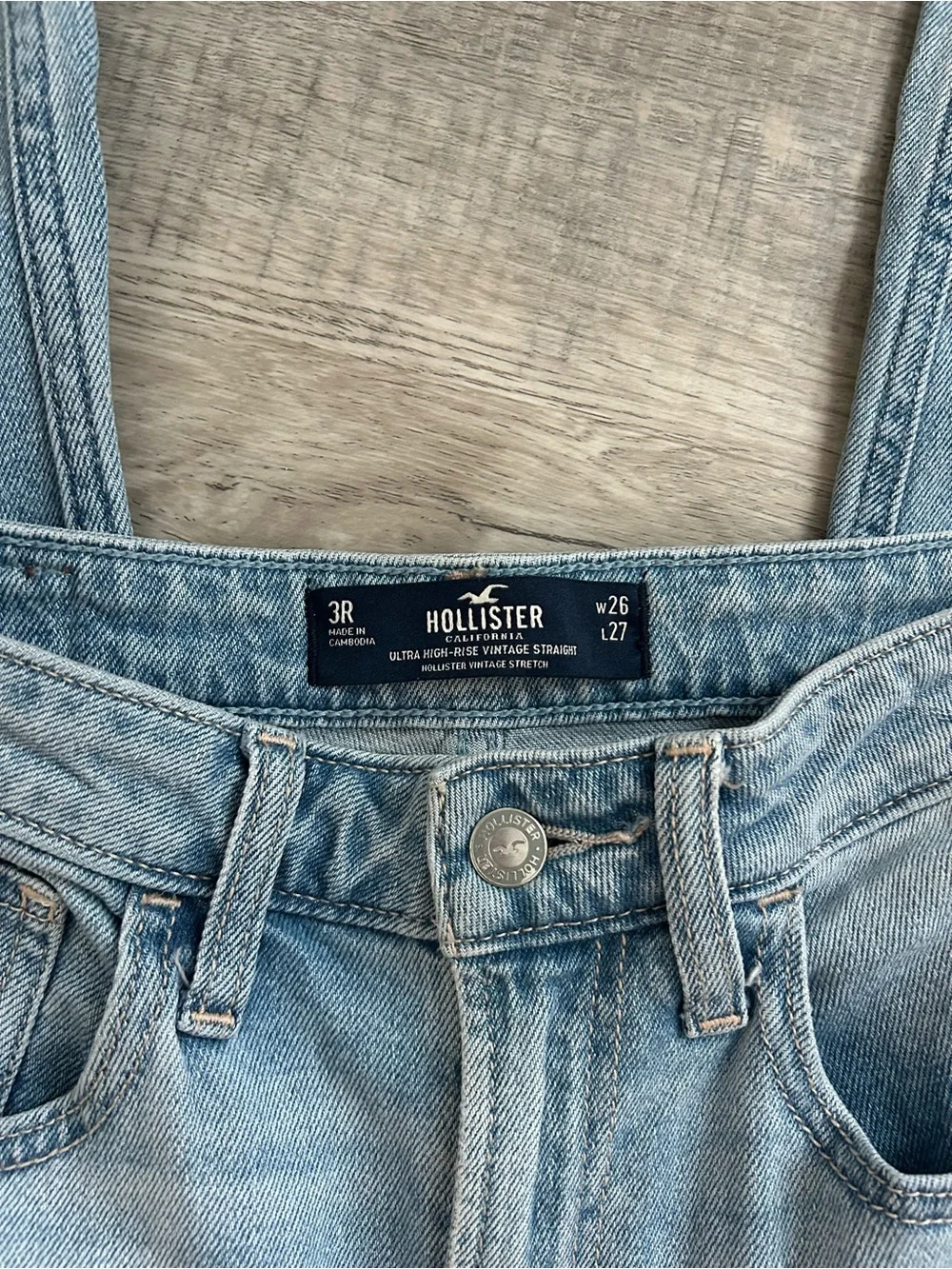 Hollister Ultra High-Rise Vintage Straight Distressed Jeans size 3R